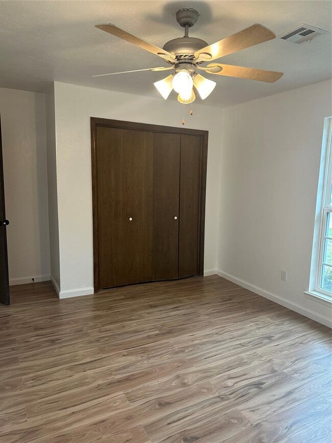 Building Photo - 1318 Alviola Ave