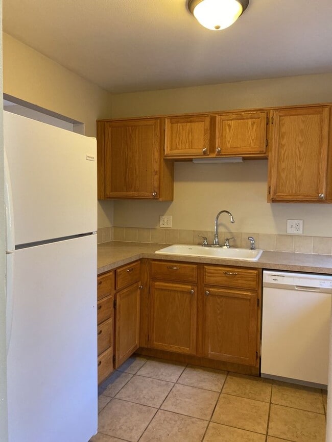 Building Photo - 1625 W Elizabeth St