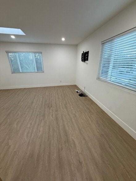 Building Photo - 2396 Redlands Dr