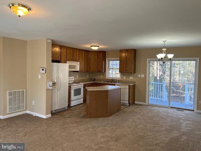 Building Photo - 21 Fort King Dr