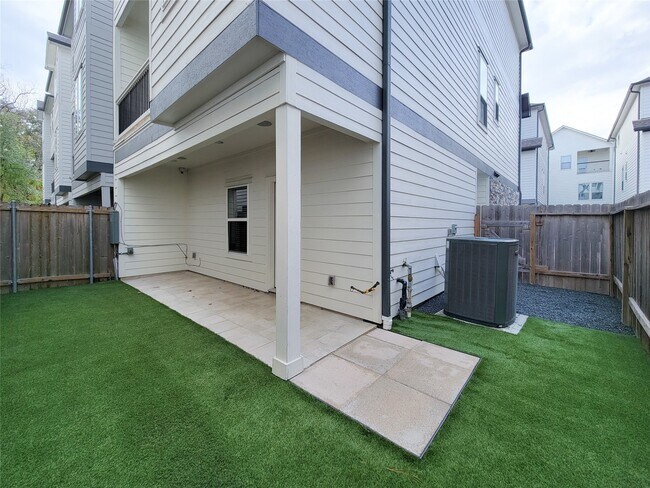 Building Photo - 845 Fisher St