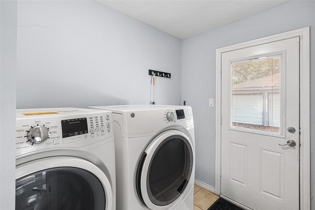 Building Photo - 6002 McKnight St