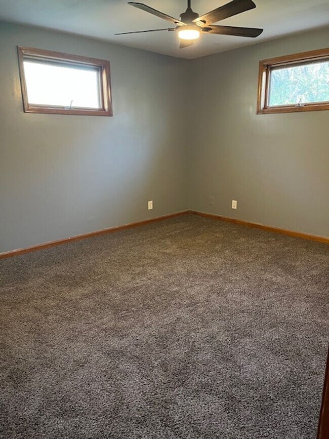 Building Photo - Beautiful Hobby Farm on 10 Acres!