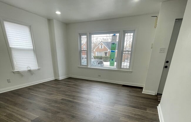 Building Photo - 228 E 141st St