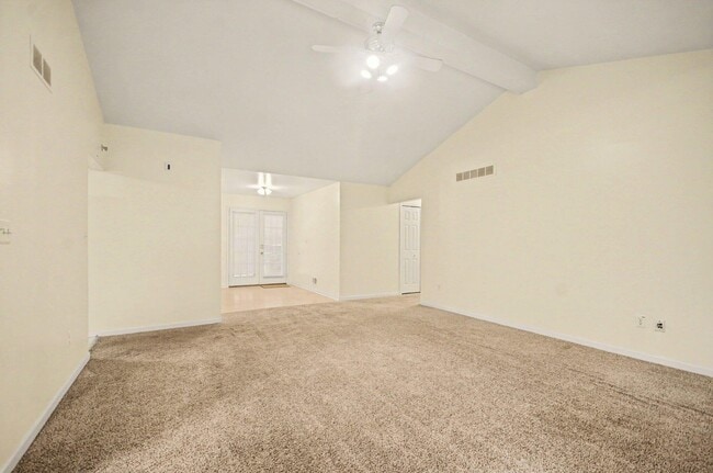 Building Photo - 456 Essex Dr