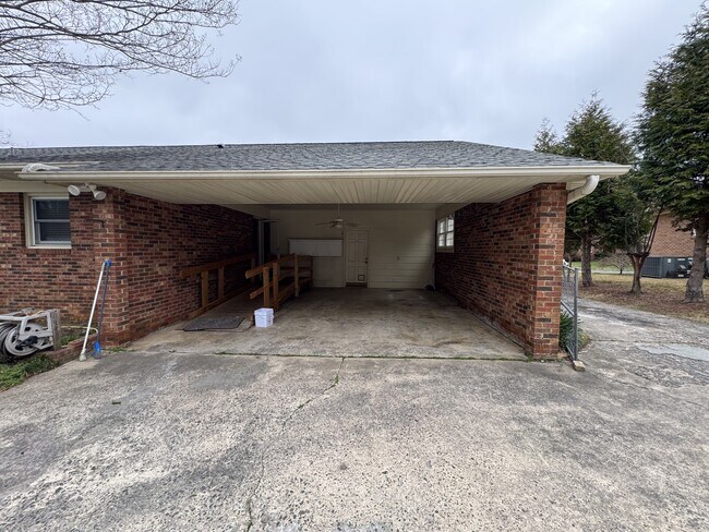 Building Photo - 1032 Belmorrow Dr