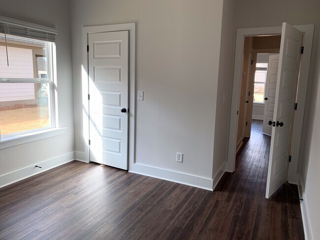 Building Photo - One level home with GARAGE and FENCED BACKYARD!