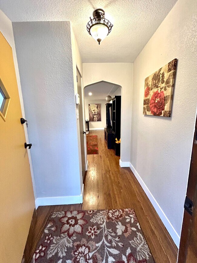 come inside! - 2925 Newton St