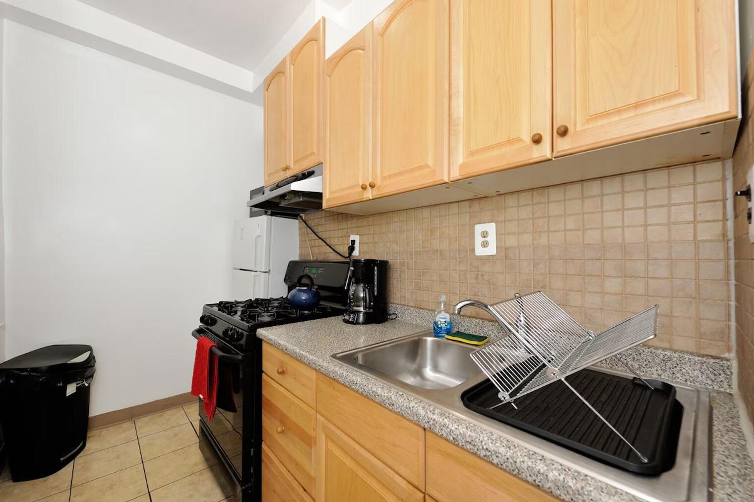 Building Photo - 414 E 77th St