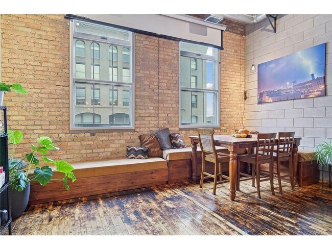 Building Photo - 801 N Washington Ave