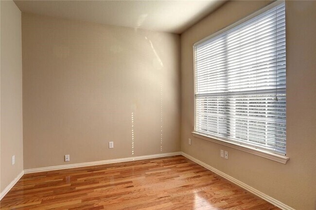 Building Photo - 13393 Mondovi Dr