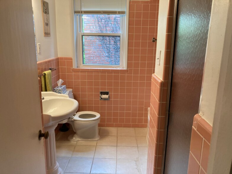 Building Photo - 8008 Delmar Blvd