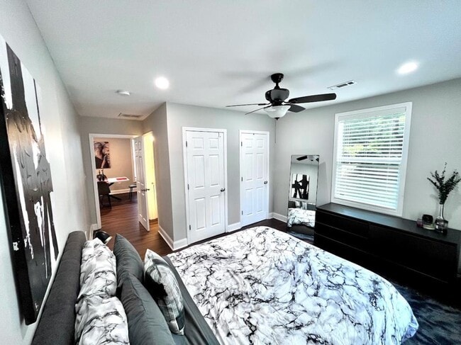 Building Photo - 1369 Gault St SE