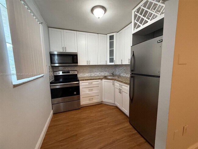Building Photo - 17255 SW 95th Ave