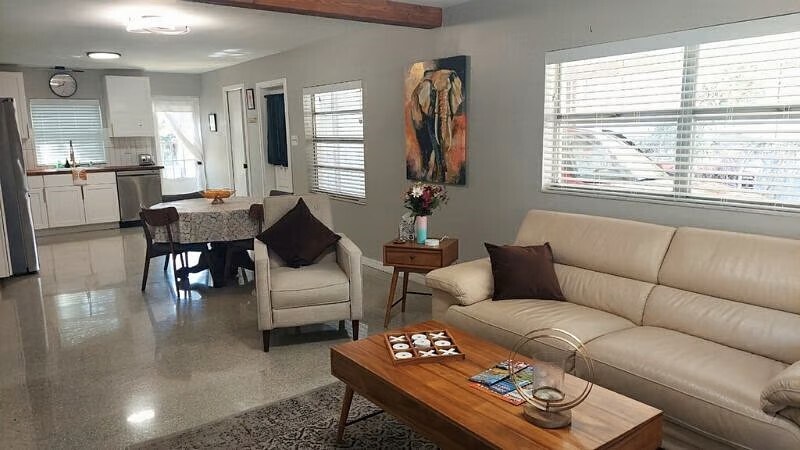 Building Photo - 1205 E 24th Ave