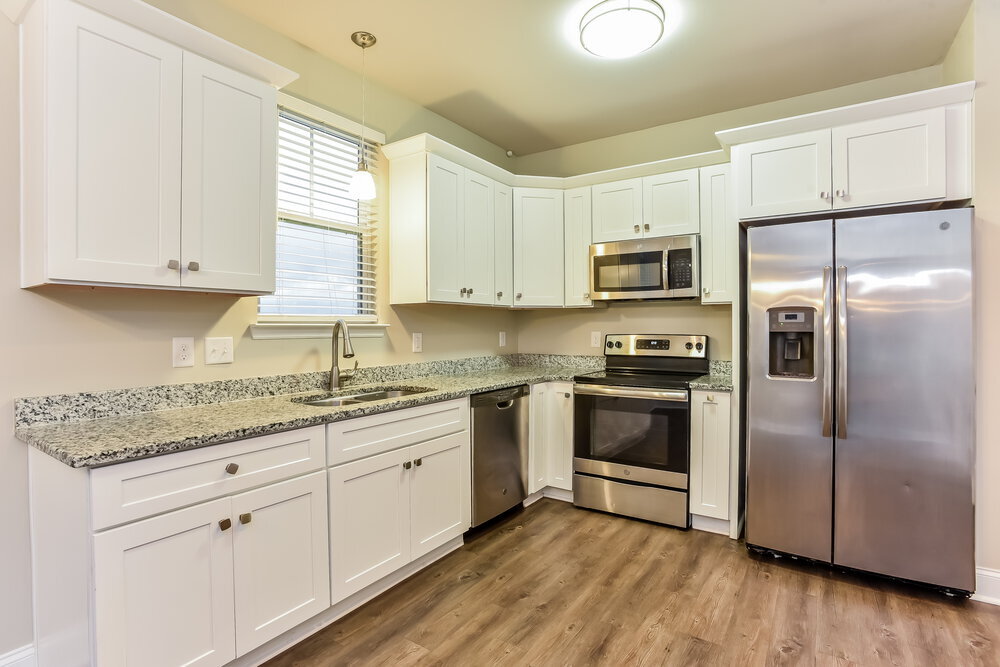 Building Photo - 1968 Brookshine Port