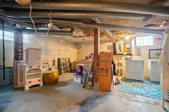 Building Photo - 3000 Hillside Ave