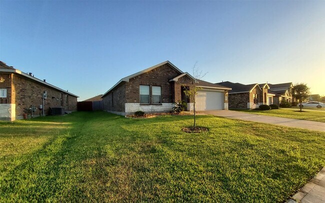 Building Photo - 22619 Castello Lakes Dr