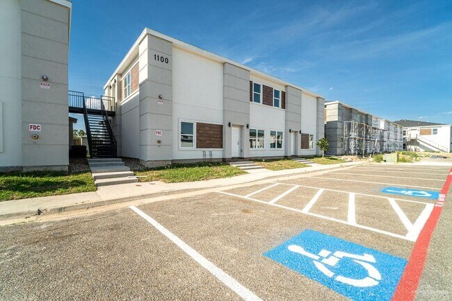 Building Photo - 15 E Yuma Ave