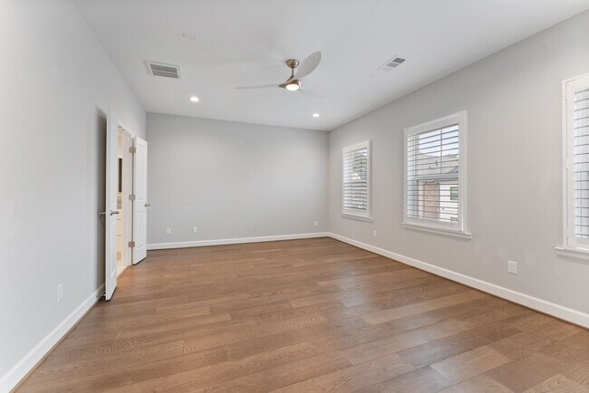 Building Photo - 114 Magnolia Grn St