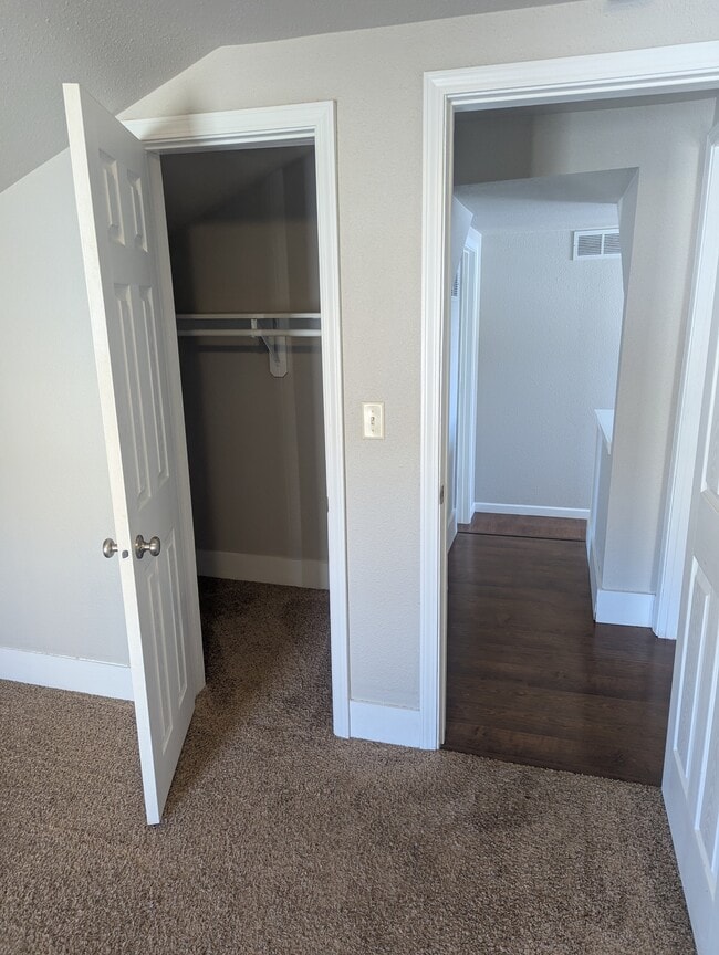 Building Photo - 536 Metomen St