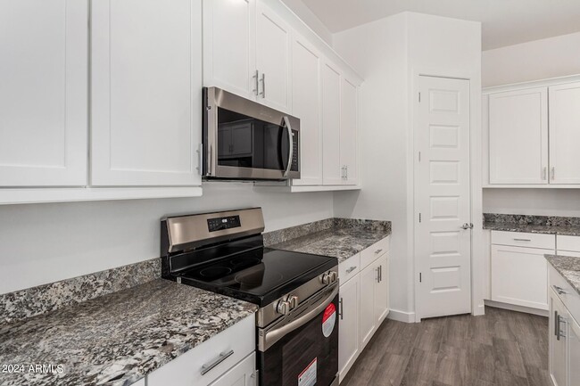 Building Photo - 3830 E Rainbow Dr