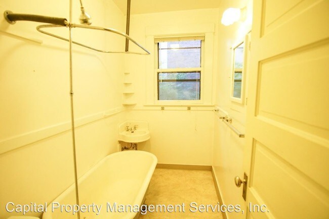 Building Photo - 2167 SW Yamhill St