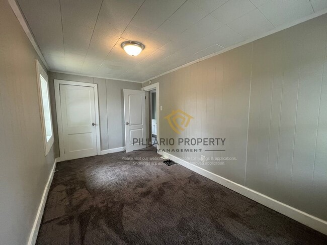 Building Photo - 619 N Sherman Dr