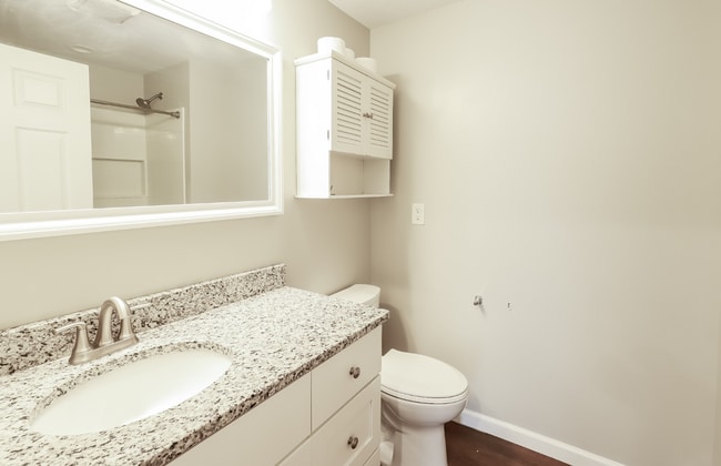Building Photo - Don't miss out on this beautiful home!