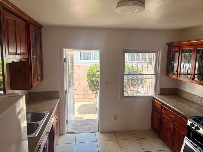 Building Photo - 2 bedrooms duplex in Chula Vista