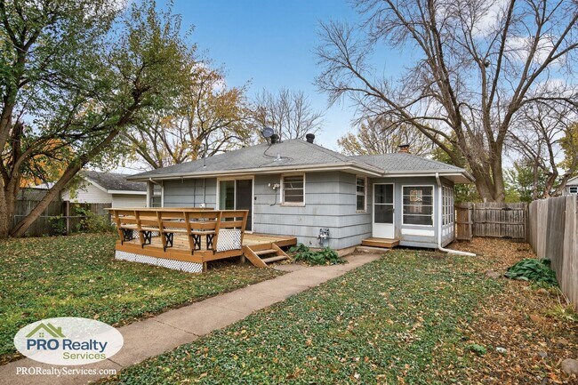 Building Photo - 3 Bedroom Home **50% off December's Rent with a December 2025 Move In**