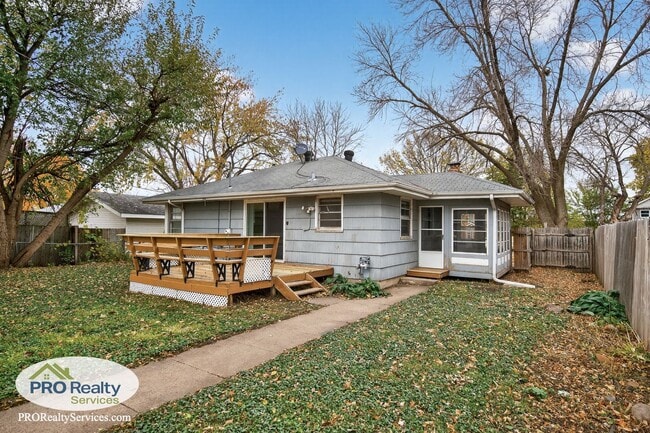 Building Photo - 3 Bedroom Home in Shakopee