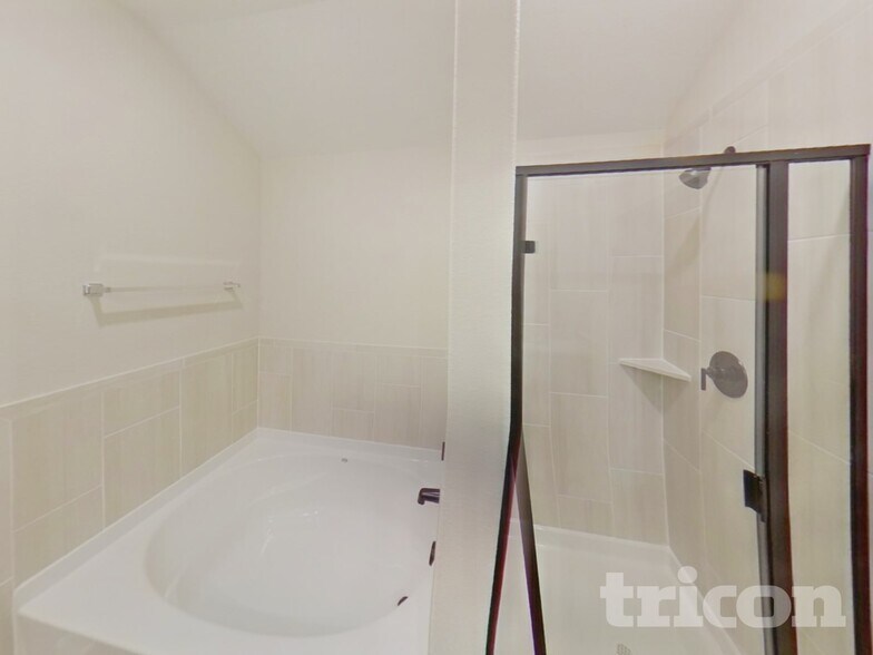 Building Photo - 1209 Bullock Dr