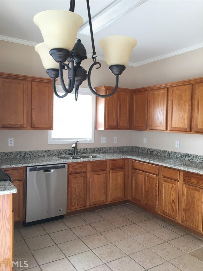 Building Photo - 111 Clarin Way