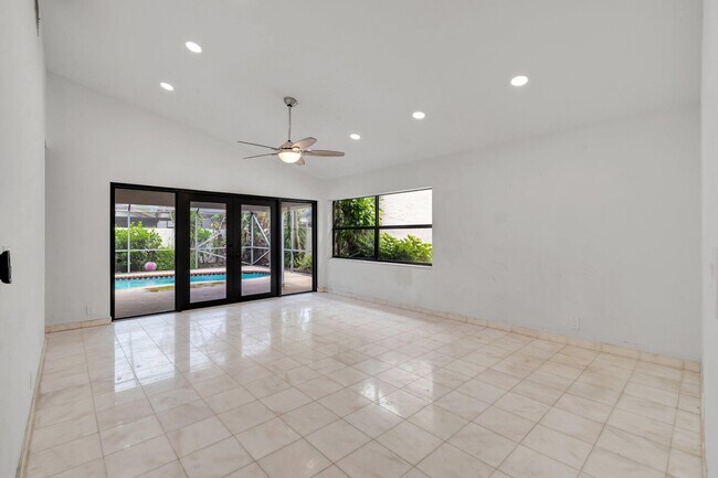Building Photo - 7810 Villa Nova Dr