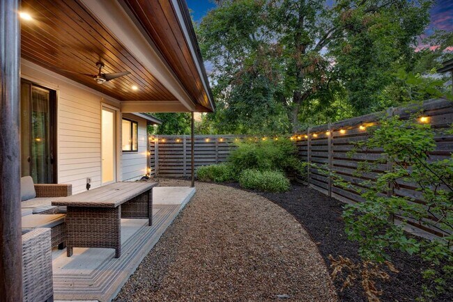 Building Photo - 3610 Thompson St