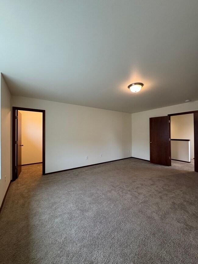 Building Photo - Spacious 5-Bedroom Home with Fenced Yard & Oversized Garage