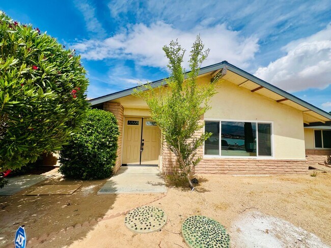 Building Photo - Scenic Hillside Living – Spacious 3 Bed, 2 Bath with Sweeping Views