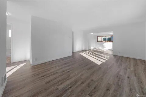 Building Photo - 911 E 52nd St