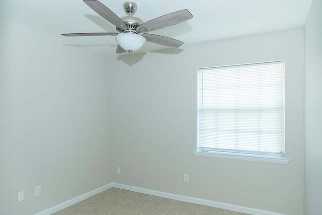Building Photo - Coastal Charm Awaits: Cozy 3-Bedroom Home ...