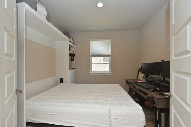 Building Photo - 449 Golden Mdw Ln