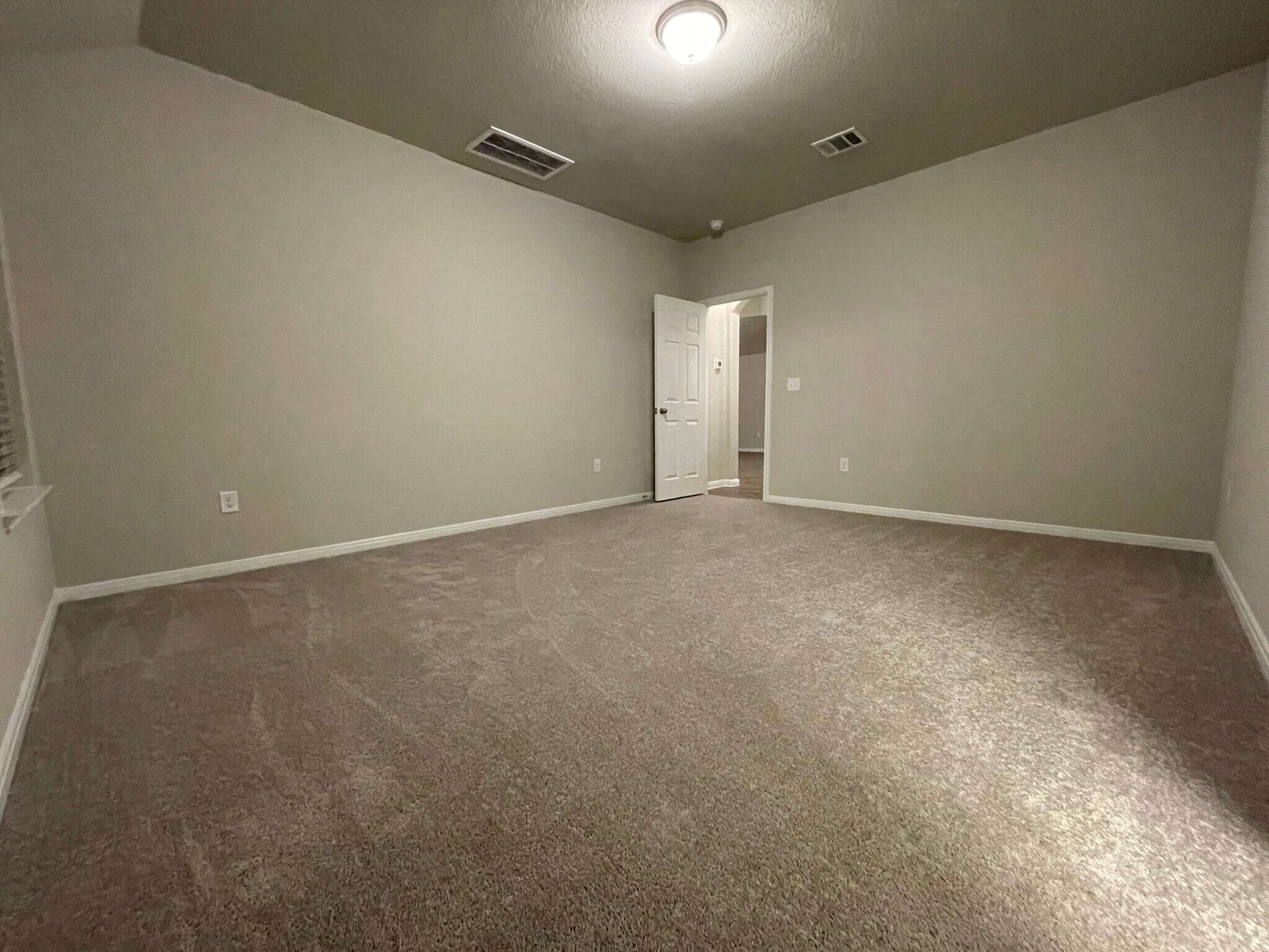 Building Photo - 300 La Joya Pass