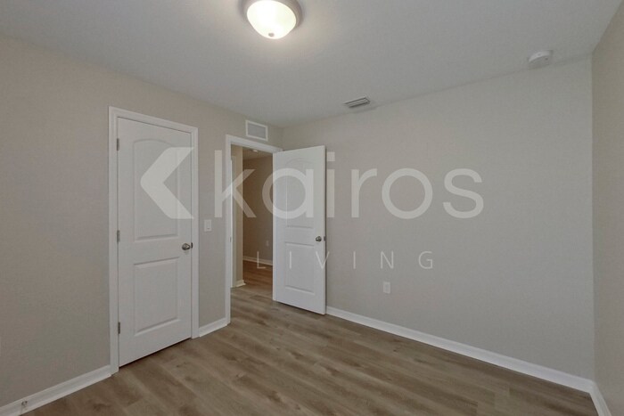 Building Photo - 315 NE 25th Terrace