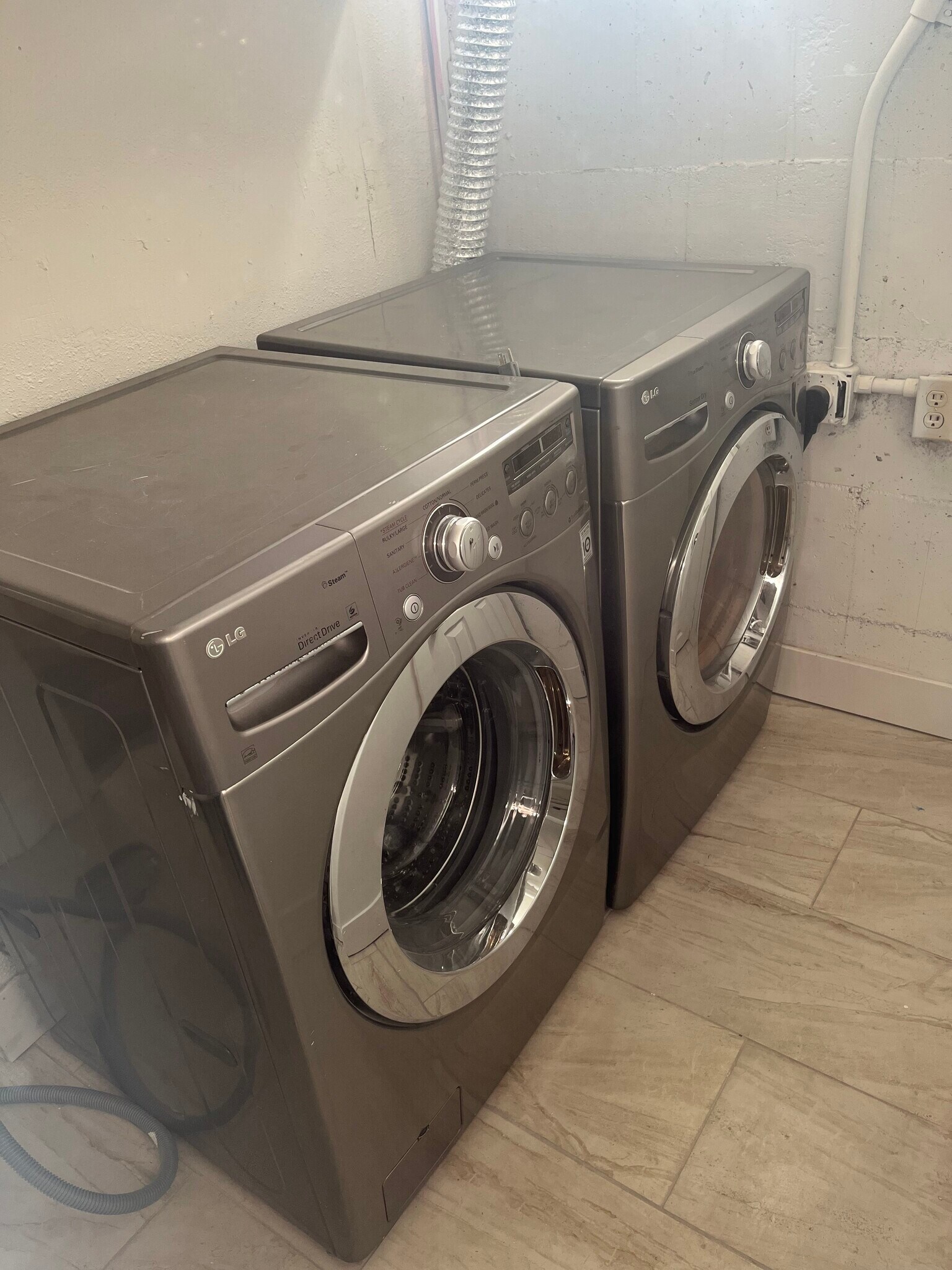 Washer and dryer - 1235 Ada Ave