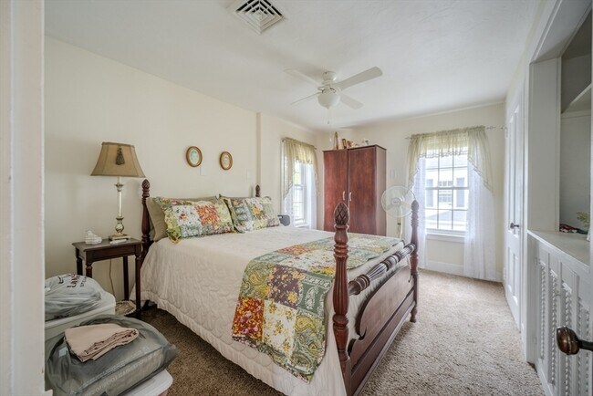 Building Photo - 9 Beach St