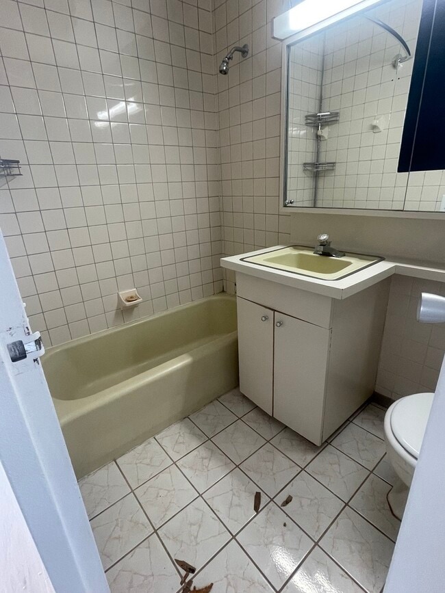 Building Photo - 330 W Diversey Pkwy