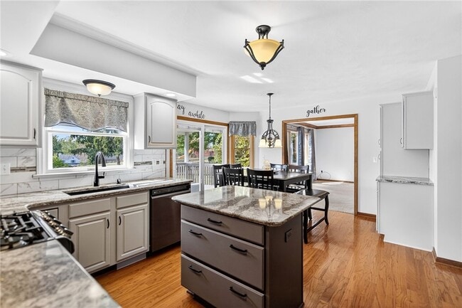 Building Photo - 15 High Point Cir