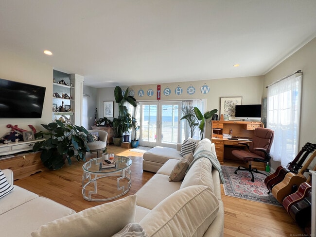 Building Photo - 712 E Broadway