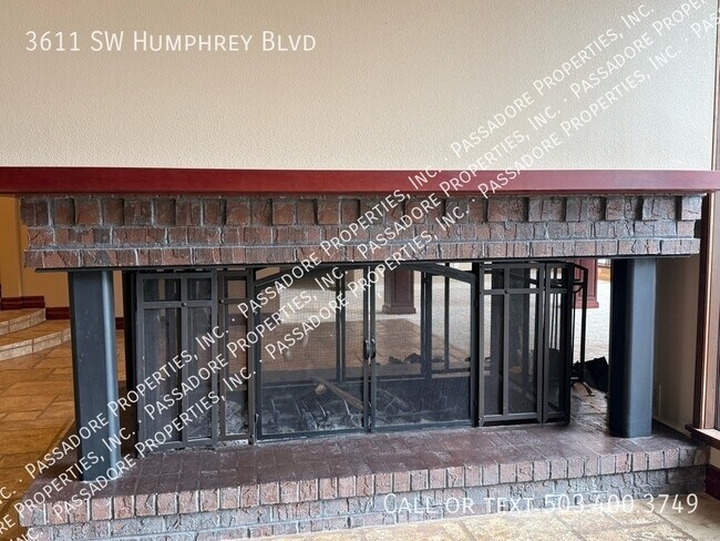 Building Photo - 3611 SW Humphrey Blvd