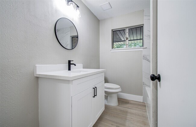 Building Photo - 7918 Bayside Dr